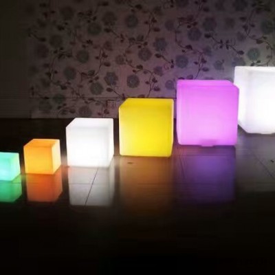 博源Boyuan 滚塑加工， LED 发光 吧台，LED 花盆，LED 冰桶， LED 装饰球， LED 餐桌椅
