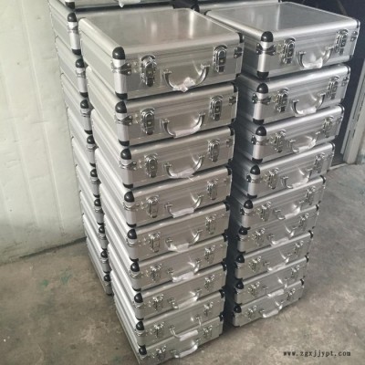 精工细琢  品质非凡  **航空箱  铝合金箱  工具箱  手提箱  EVA减震棉设计